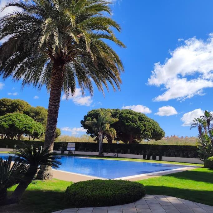 Luxurycambrils Resort&Spa Bagian luar foto