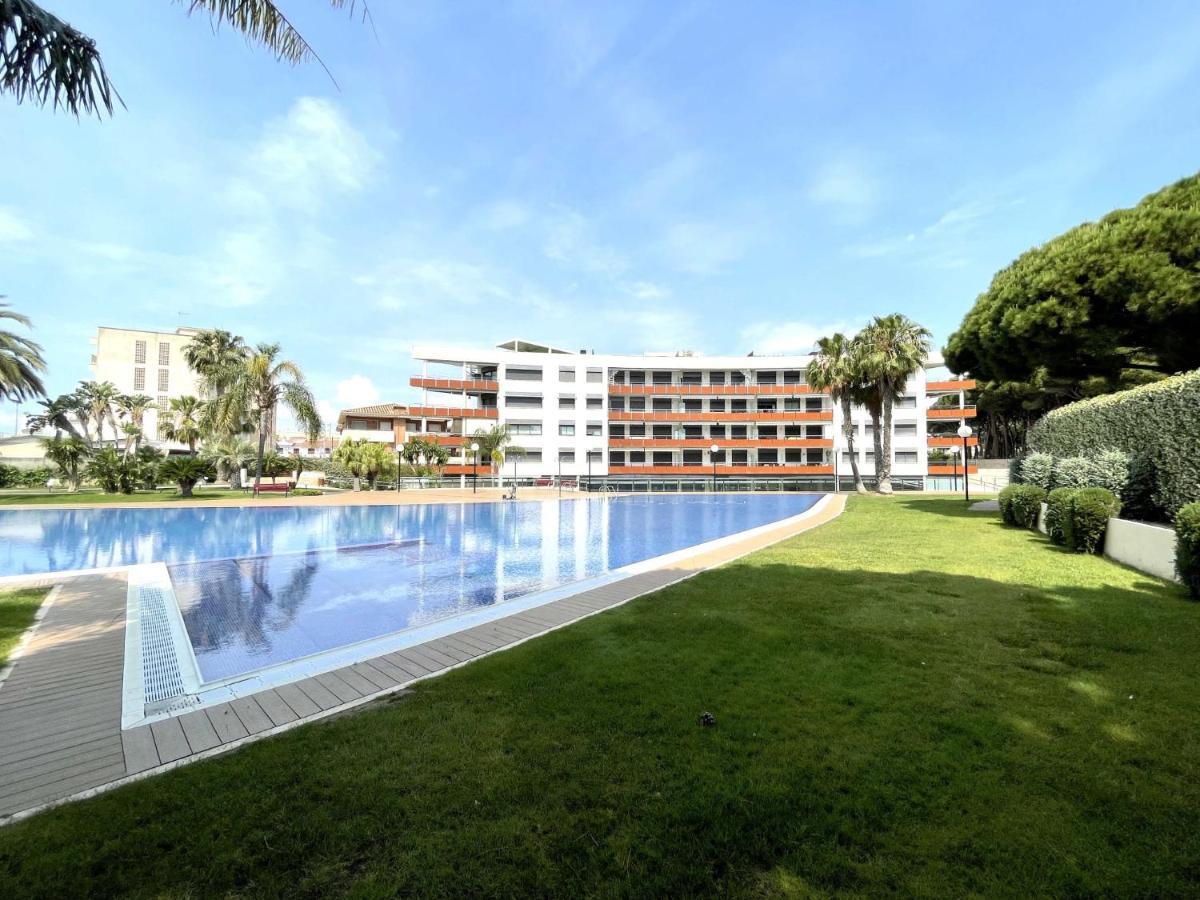 Luxurycambrils Resort&Spa Bagian luar foto