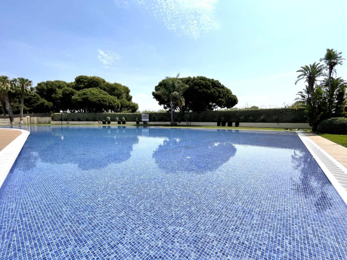 Luxurycambrils Resort&Spa Bagian luar foto