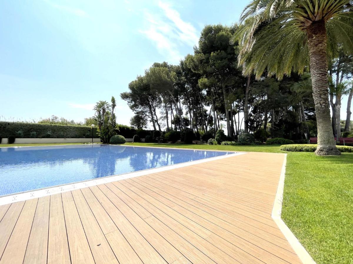 Luxurycambrils Resort&Spa Bagian luar foto
