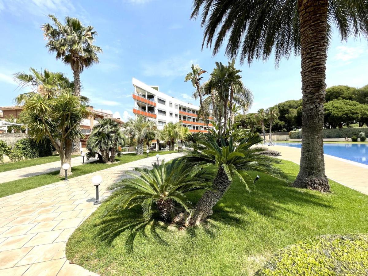 Luxurycambrils Resort&Spa Bagian luar foto