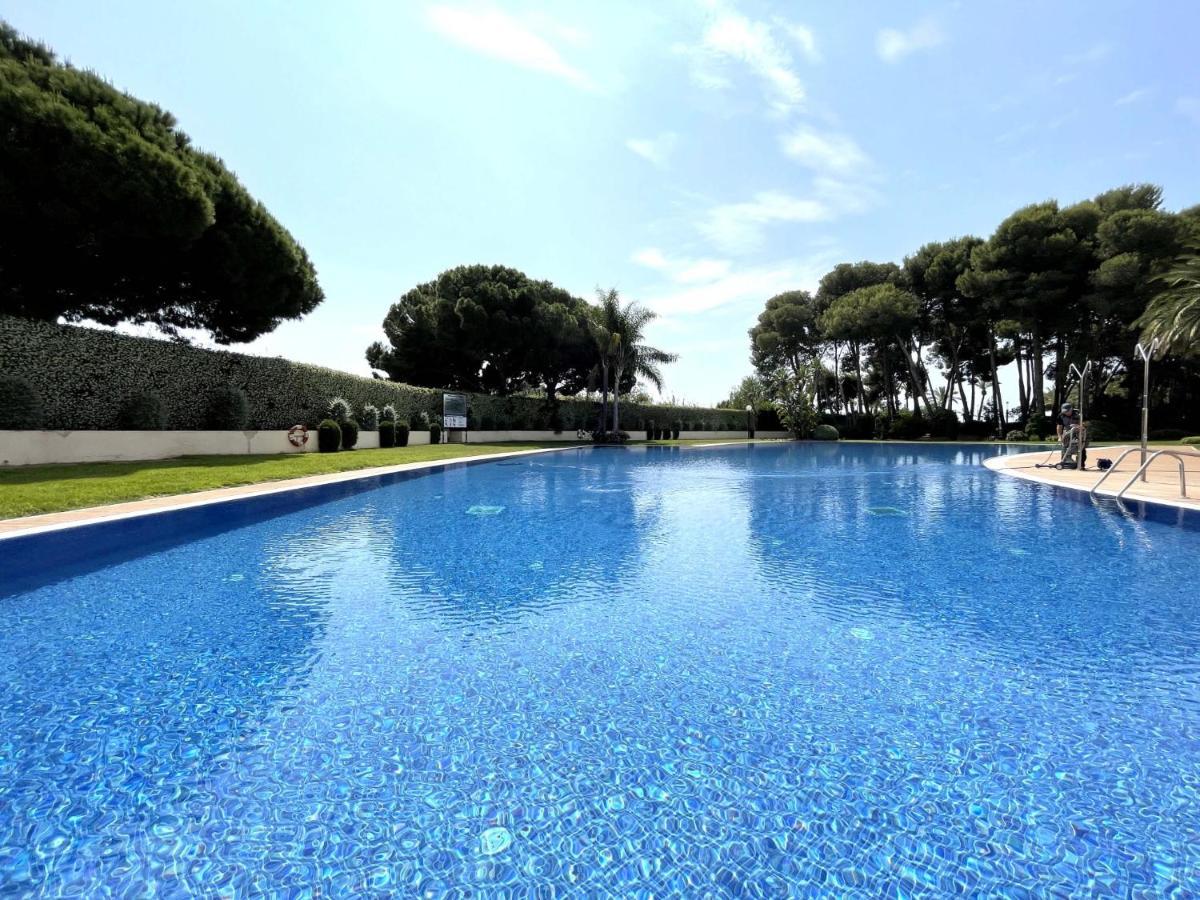 Luxurycambrils Resort&Spa Bagian luar foto
