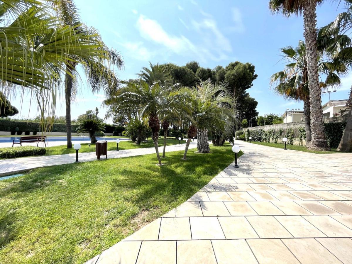 Luxurycambrils Resort&Spa Bagian luar foto