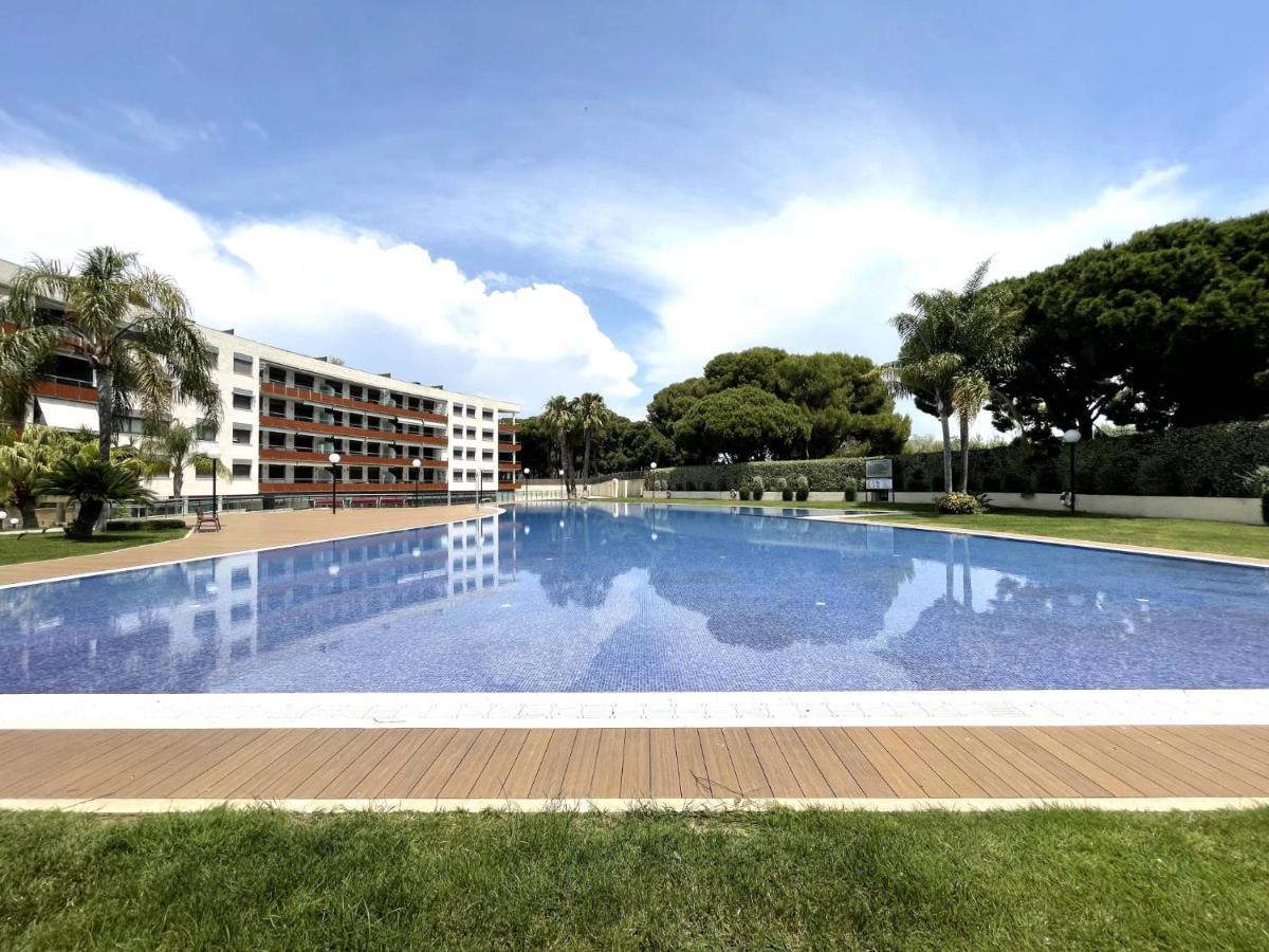 Luxurycambrils Resort&Spa Bagian luar foto