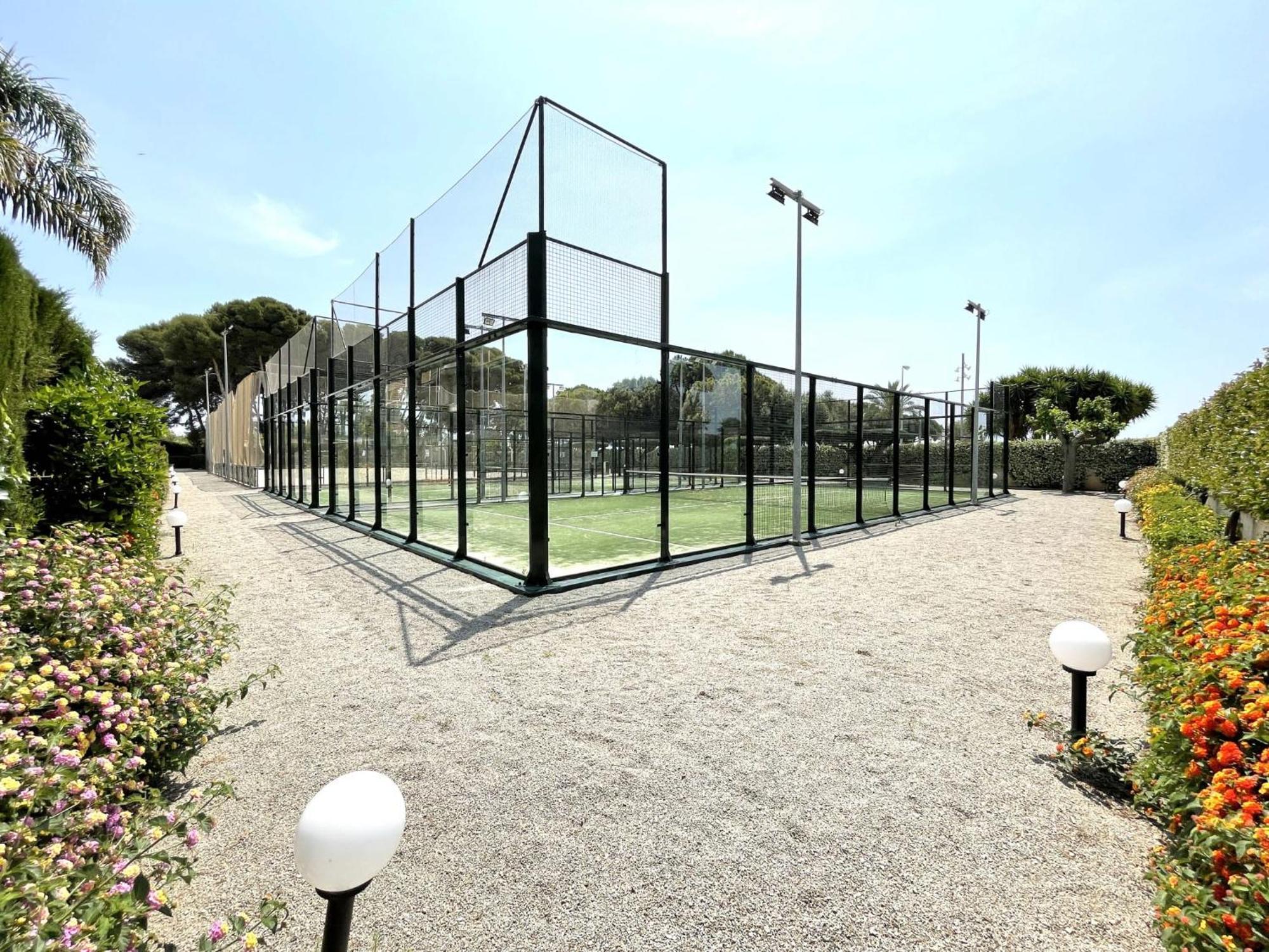 Luxurycambrils Resort&Spa Bagian luar foto